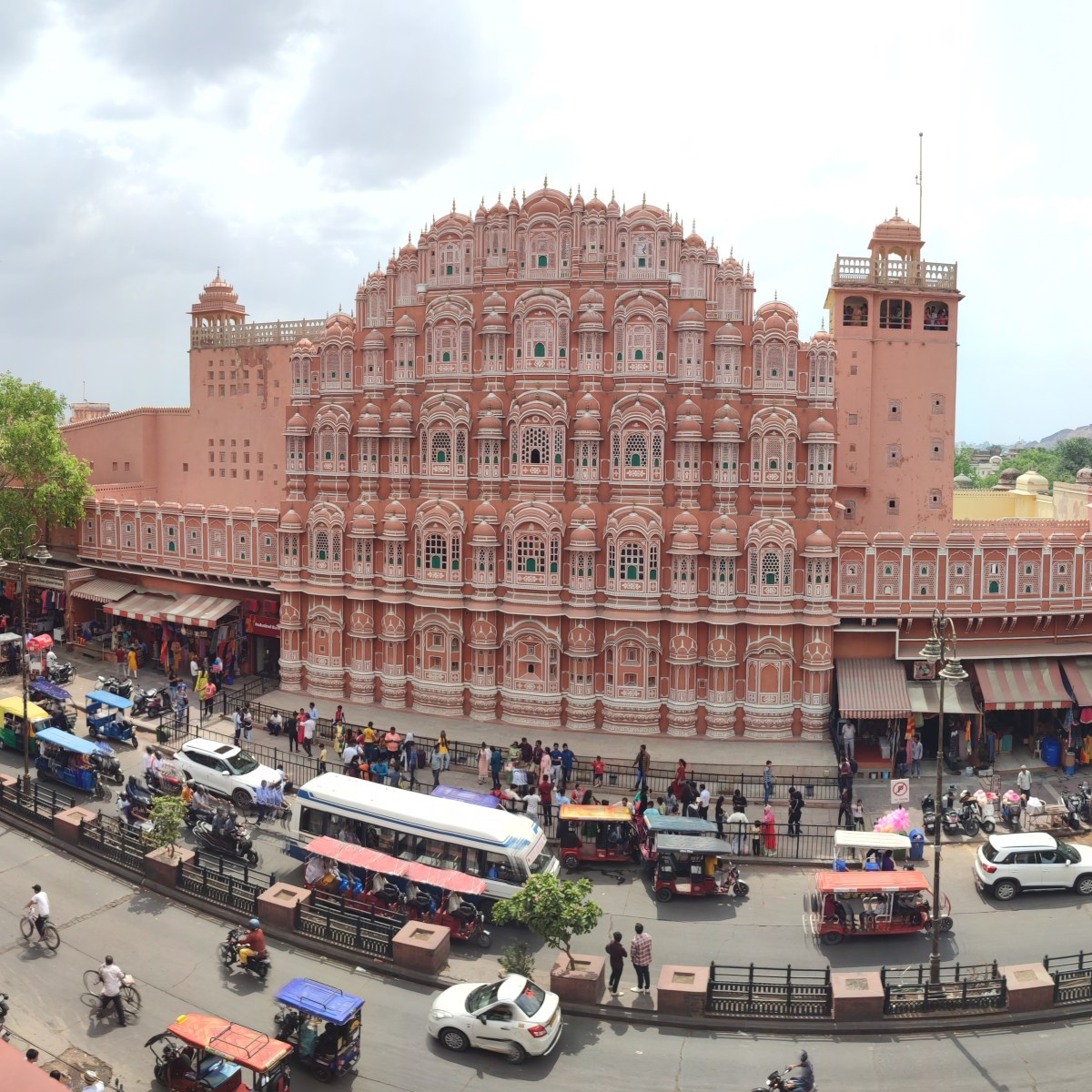 Swapping Notes: An exchange with a taxi driver in&nbsp;India